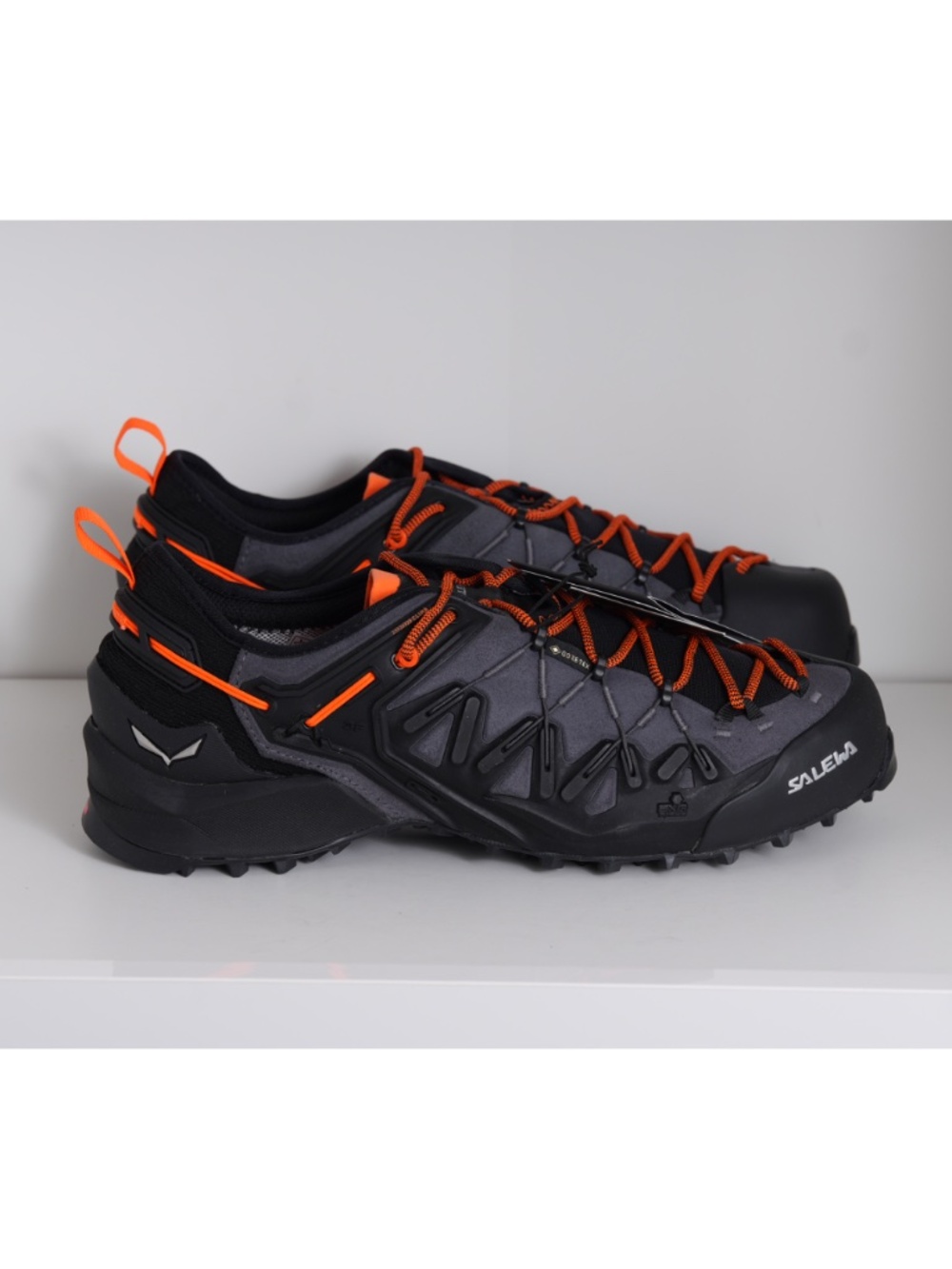Size US 10.5 UK 9.5 EU 44 MP 28.5   Experience seamless transitions from rugged